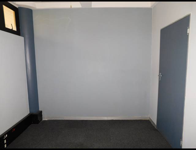 163M² OFFICE TO LET IN FERNDALE